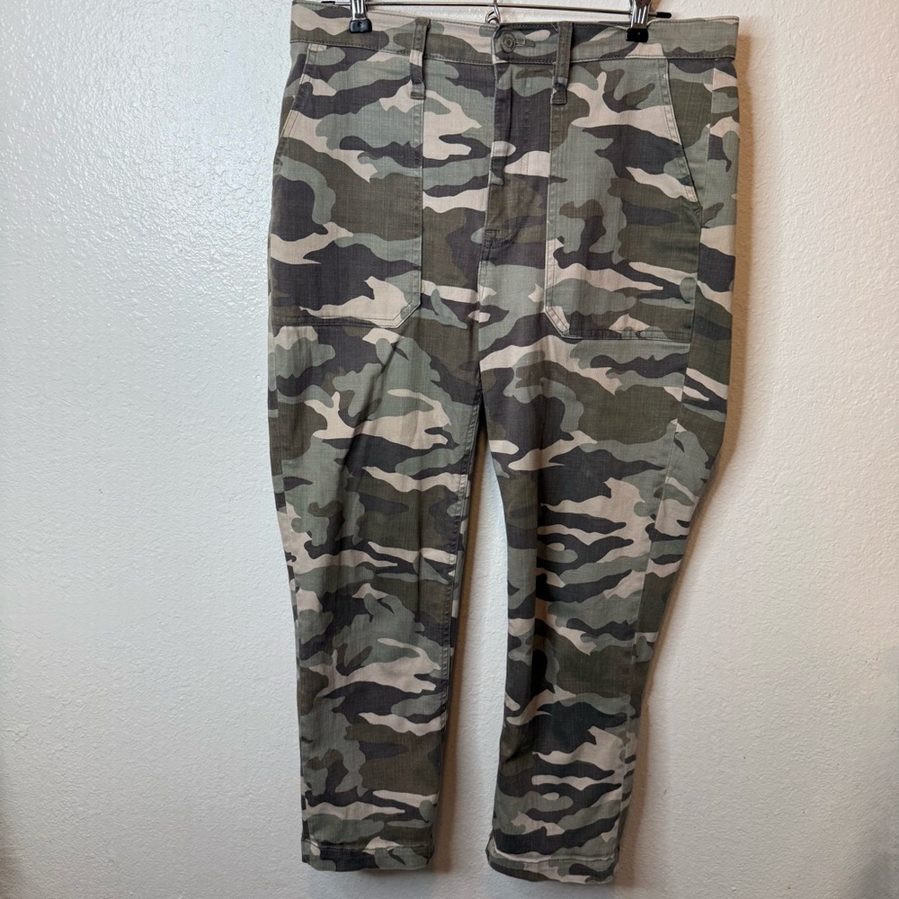 J. Crew Straight Leg Cropped Capris Camo Size 29